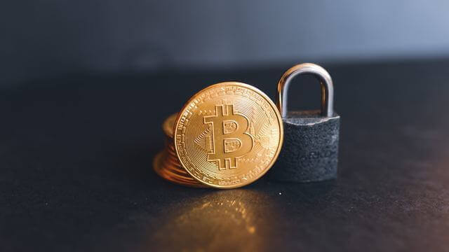 safe cryptocurrency transactions using private and public keys