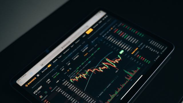 trading through crypto volatility